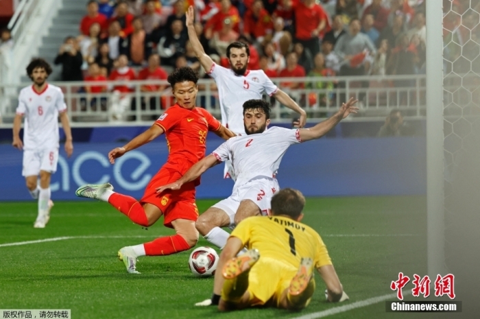 在卡塔尔亚洲杯第二比赛日,澳大利亚2-0击败印