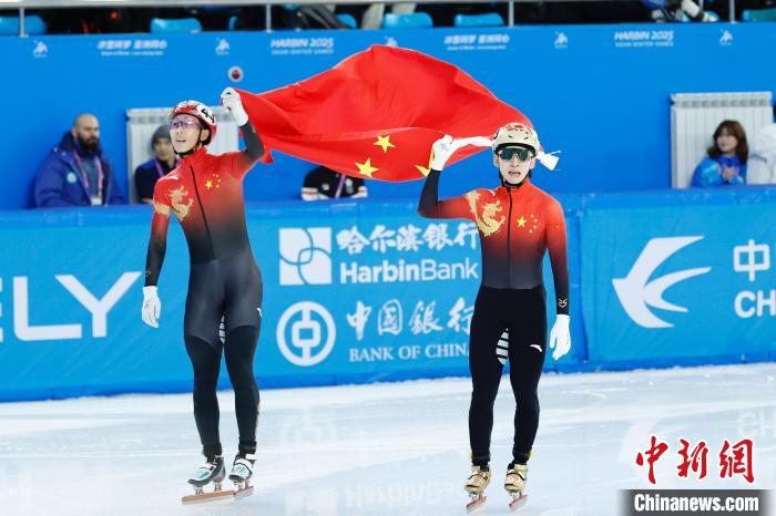 哈尔滨亚冬会首日中韩短道速滑激烈争夺 林孝埈