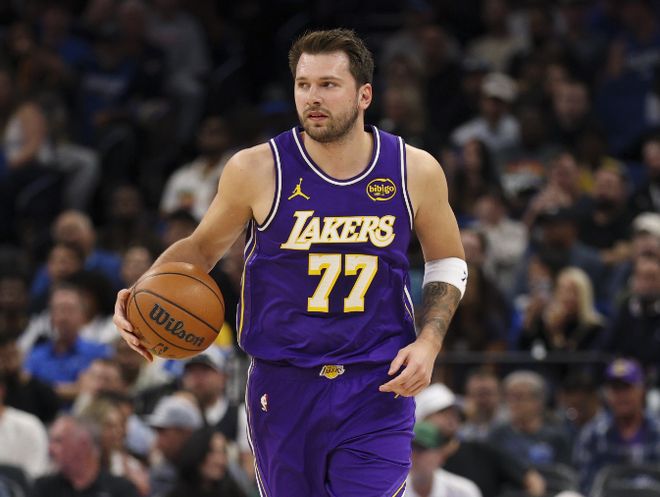 东契奇首节狂轰21分追平哈登历史第三