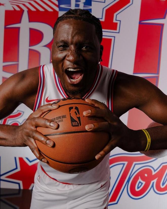 火箭队主场不敌湖人队 杜兰特低迷卡佩拉首发出