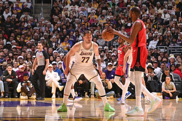 火箭季后赛战术重心转移 卡佩拉角色边缘化