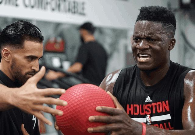 火箭季后赛战术重心转移 卡佩拉角色边缘化