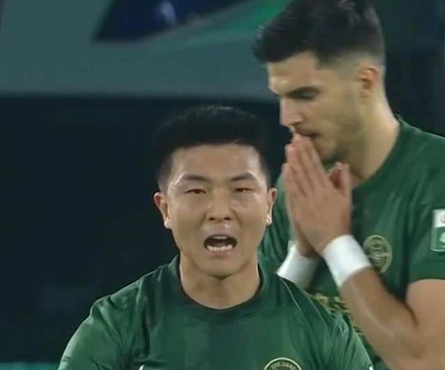 中超新星托利奇上演齐达内式优雅过人，对阵国