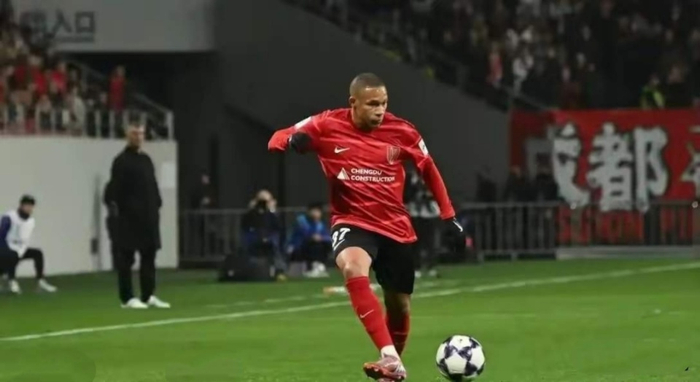 韦林顿被换下后成都蓉城12分钟连丢3球 将帅失和