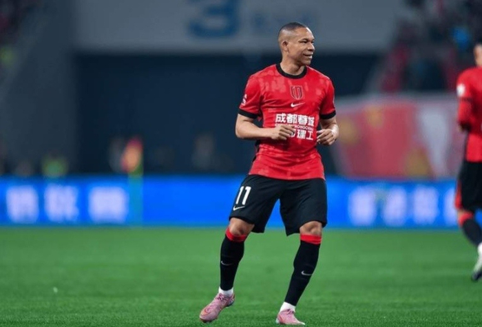 韦林顿被换下后成都蓉城12分钟连丢3球 将帅失和